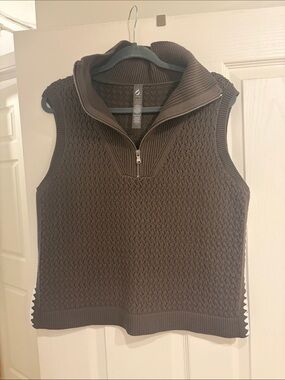 Lou & Grey Brown Sleeveless Zip-Up Knit Vest